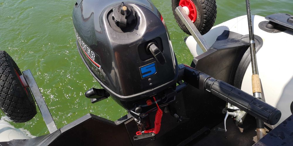 Комплект лодка, мотор и ремарке