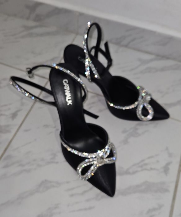 Прекрасни токчета с кристали