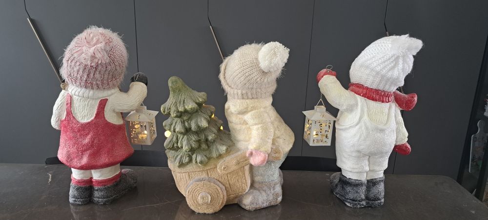 Коледна декорация  момиче и момче, светеща