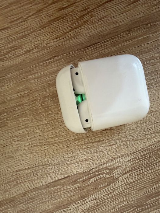 Apple Airpods 2го поколения