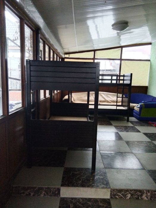 Спальняя кровать деревянная