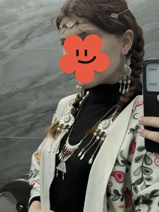 Национальные украшения