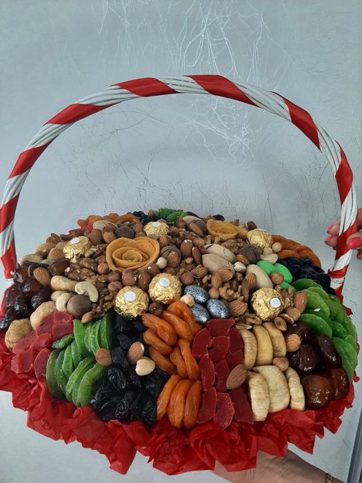 Корзины с сухофруктами