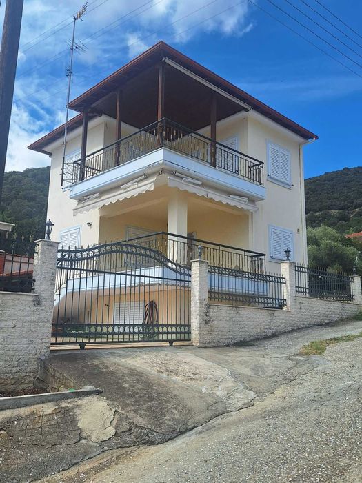 Продава триетажна къща 120 м2 с двор 280 м2 в Аспровалта, Гърция