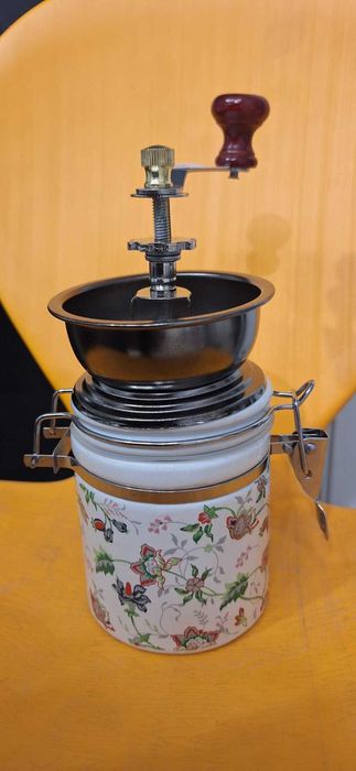 Нова Ретро Мелачка на Зърна Механична Кафемелачка 2 Варианта