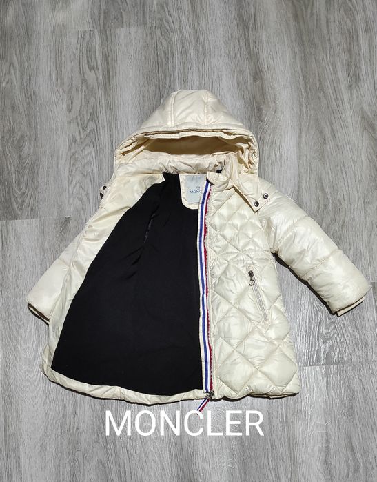 Новая куртка Moncler  на 5-6лет.