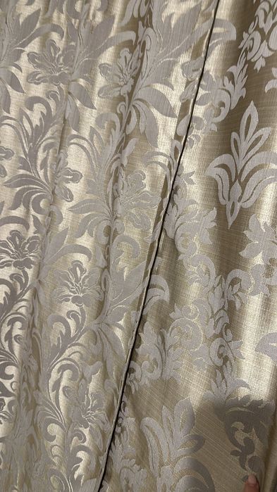 Шторы плотные, свет почти не пропускает