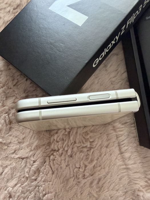Samsung Galaxy Z Flip3 5G