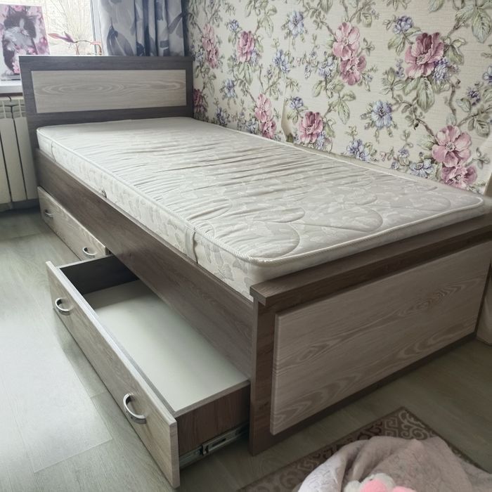 Кровать с артопичсеским матрасом