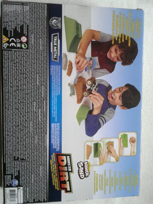 Monster Jam set cascadorii nisip kinetic masina TrueMetal, nou,sigilat