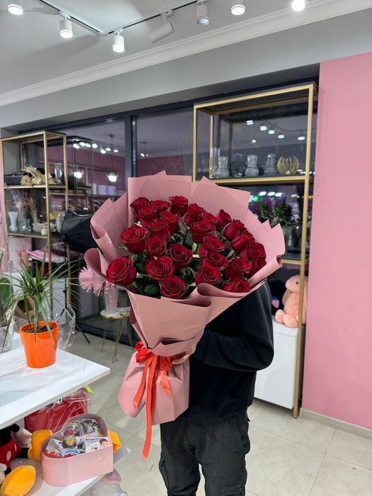 Метровые голандские розы