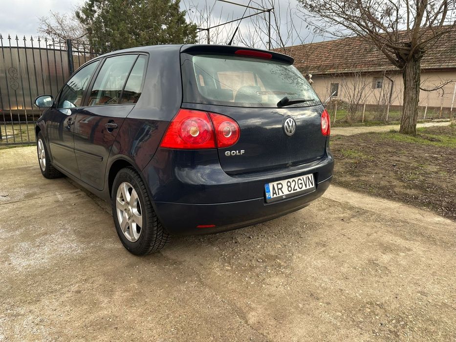 Golf 5 an 2007 înmatriculată se circula  zilnic