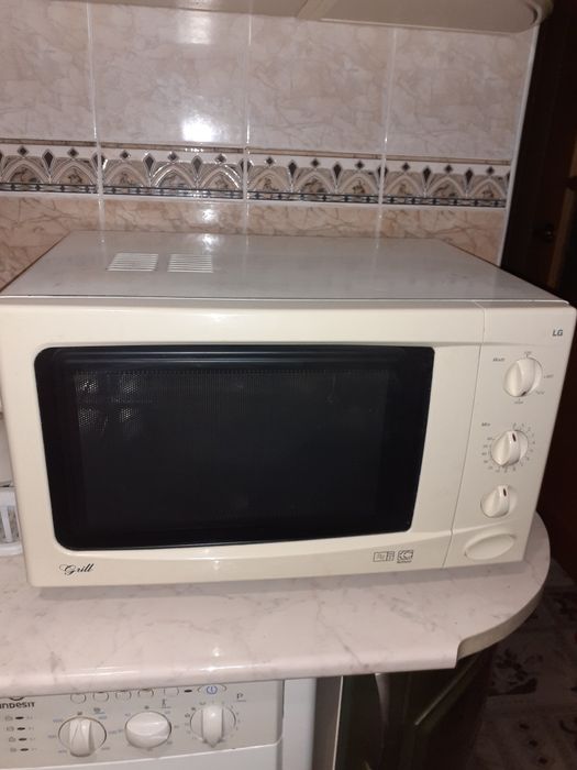 Продаю микроволновую печь