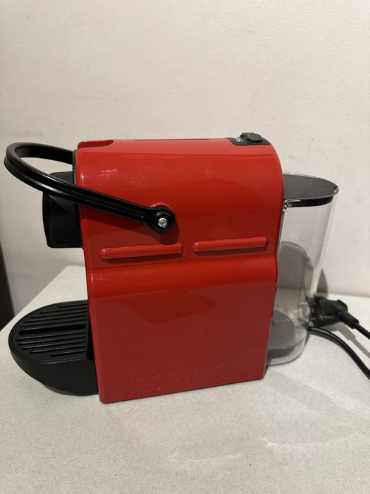 Nespresso Inissia rosu espressor