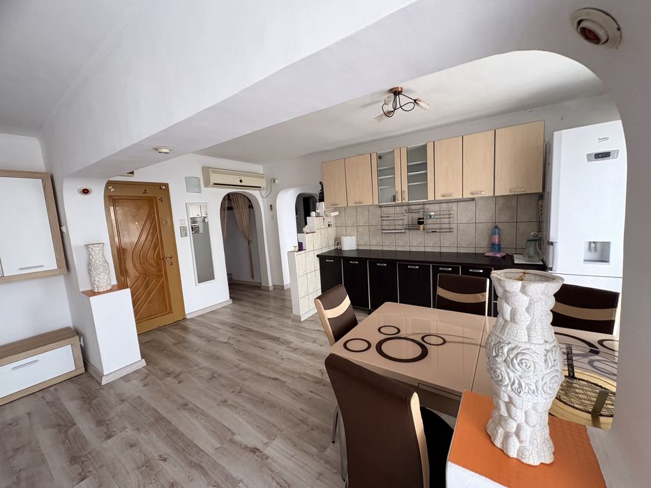 Apartament 3 camere de inchiriat