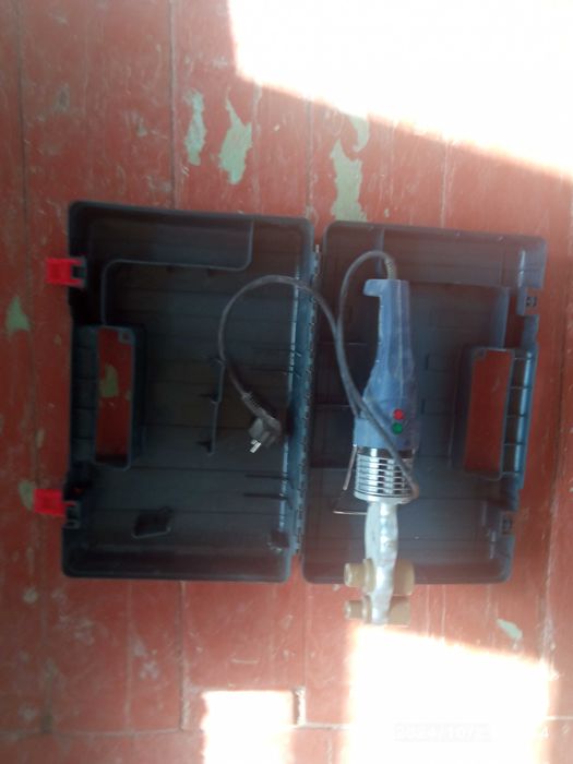 Утюк сотилади для сантехника