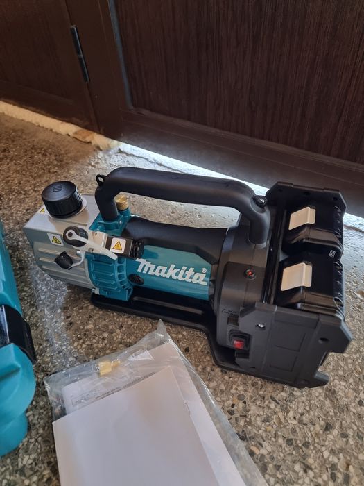 Акумулаторна вакуум помпа MAKITA DVP181ZK 18+18v