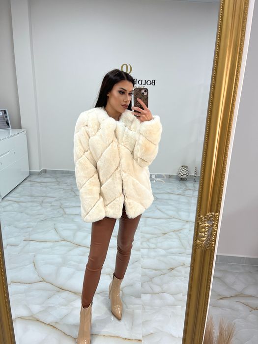 Дамско  палто от висококачествен еко косъм в бяло