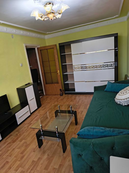 Închiriez 2 camere decomandate,mobilate, 2000 lei,Calea Rahovei, liber.