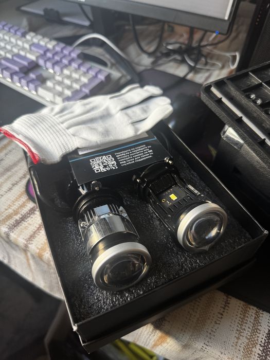 Лампочки мини-линзы Н4 новые продам