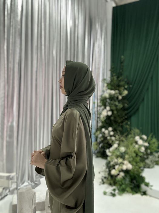 Продам атласовое платье