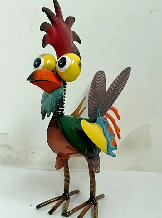 Cocos metalic de gradina. Este nou