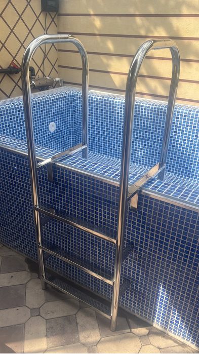 Лесница дла бассена на заказ