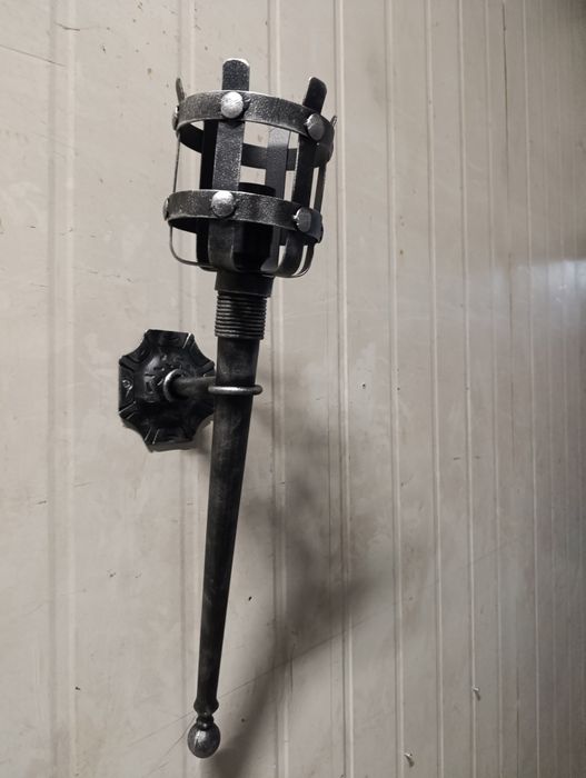 Lămpi și stâlpi personalizat