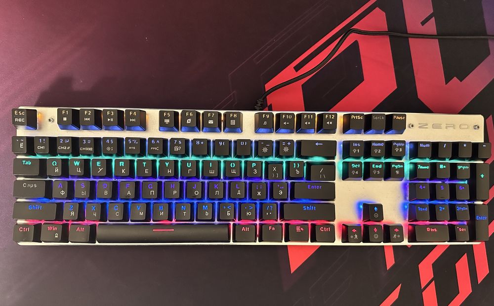 Механическая клавиатура с подсветкой
