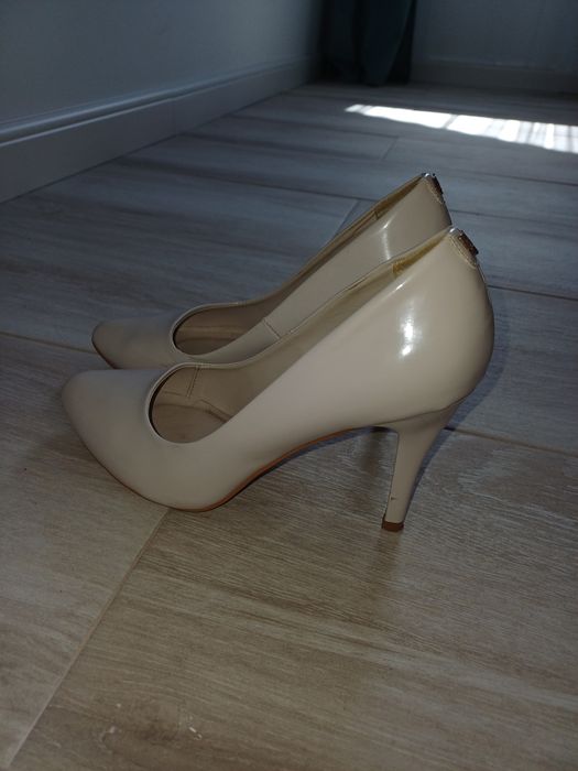 Vand 2 perechi pantofi masura 37