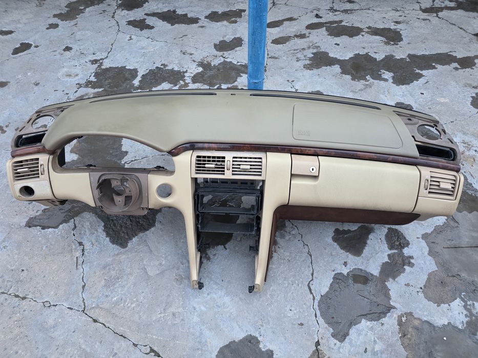 Панель на мерседес 210