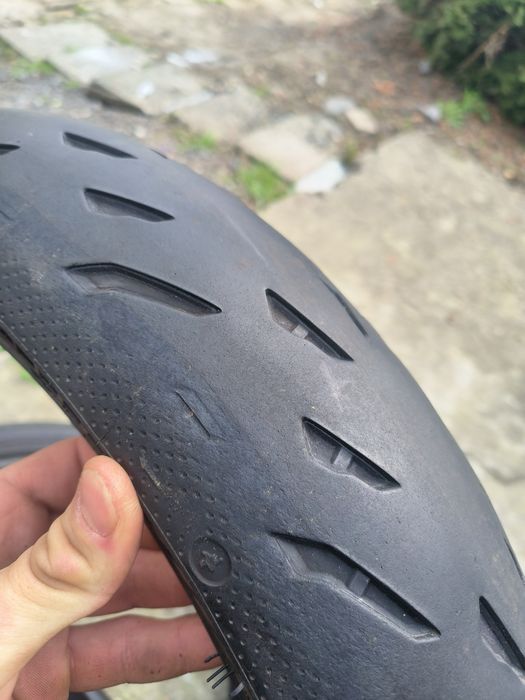 Michelin Power 5.  120/70/17.
Dot 0722. Добро състояни