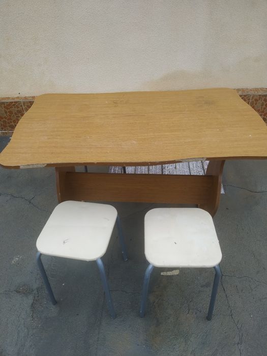 Стол сатамын отырғышымен