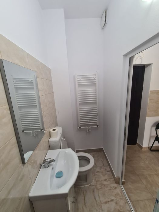 Închiriez garsoniera