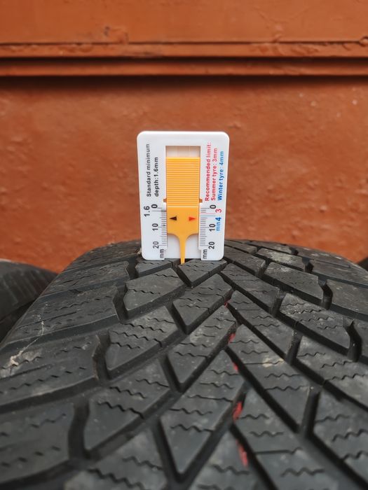 4бр 215 65 17 Зимни гуми Bridgestone