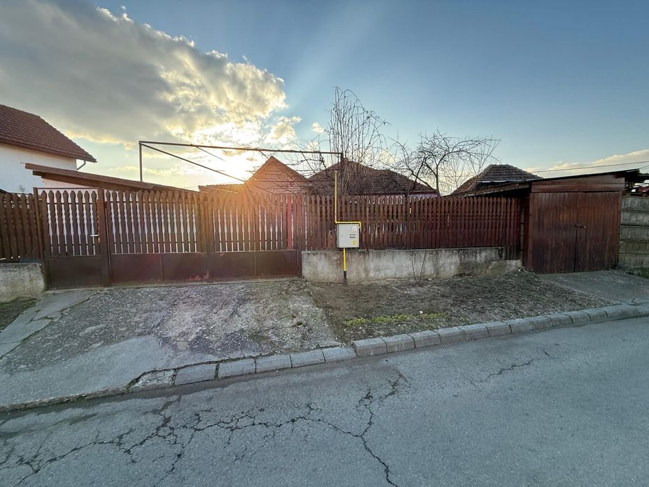 Ofer spre Vanzare Casa 4 camere 2 fronturi la doua strazi zona Unio
