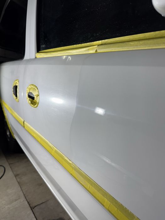 Пастиране на автомобили, фарове и стопове. Поставяне на керамика и PPF