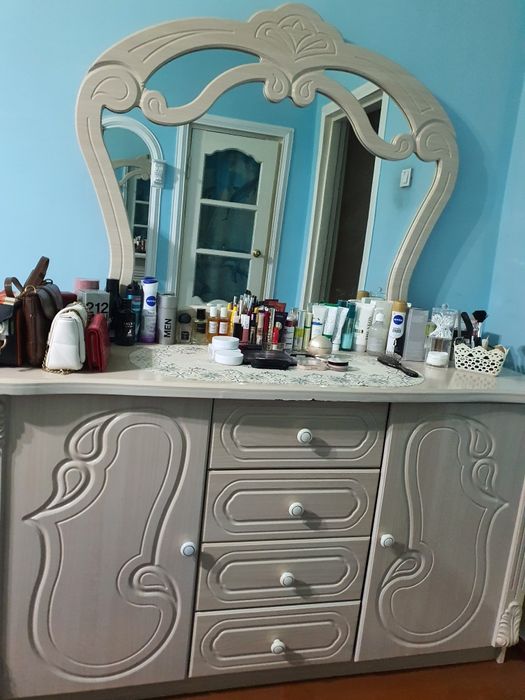 Срочно спальни гарнитур сотилади