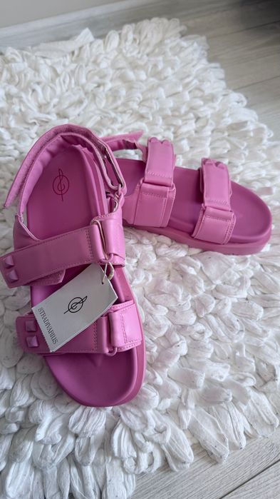 Сандали  Stradivarius
