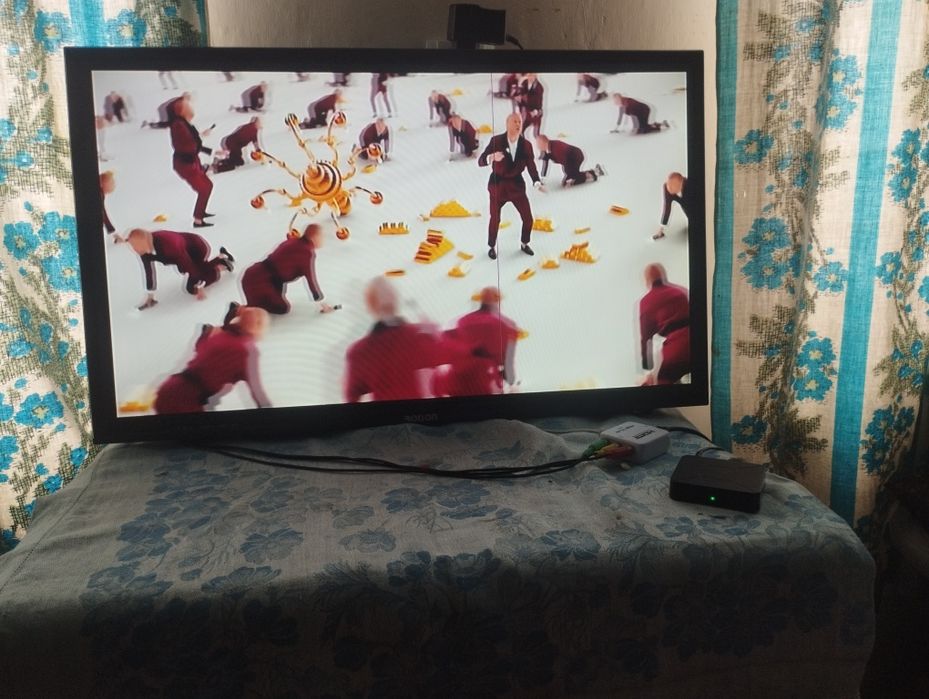 срочна сотилади телевизор ва 4 та акумулатор 20 ампер