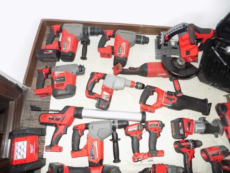 Fierastrau cu banda 12/18V Milwaukee M 18 FPS55 , M 18GG , C 18 PCG