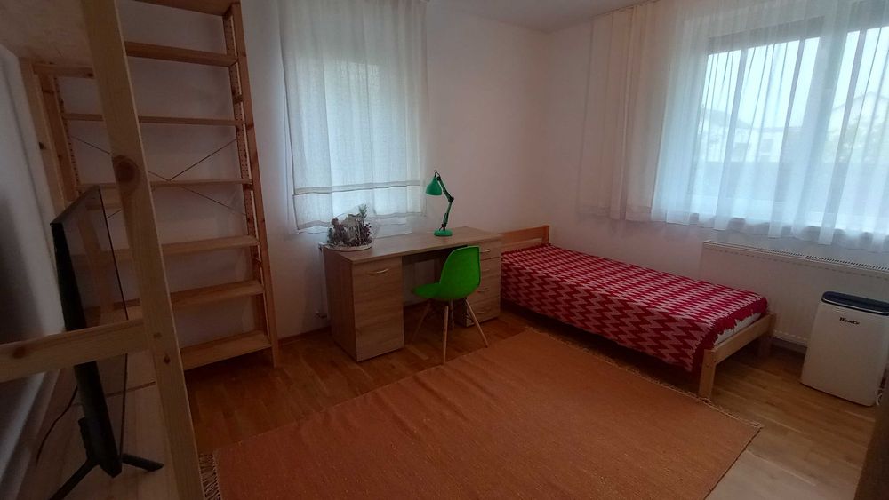 3 cam. cu gradina mare si parcare in zona Europa, PF