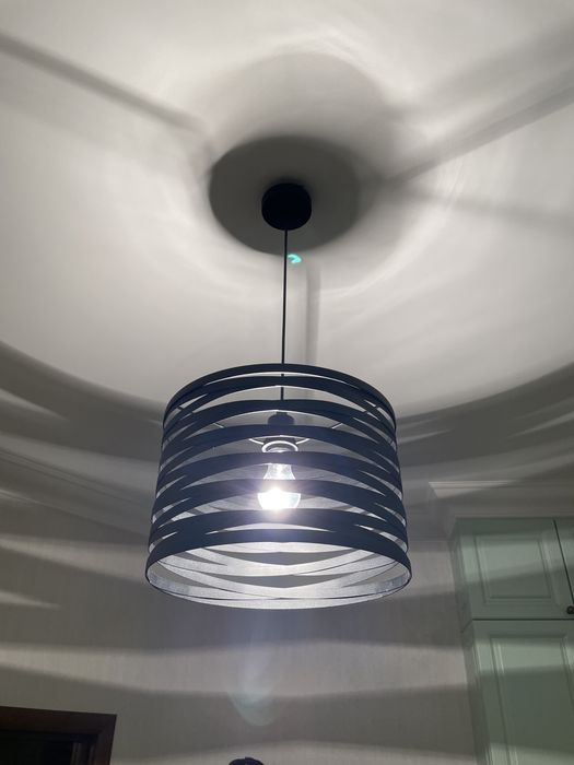 Продам люстру