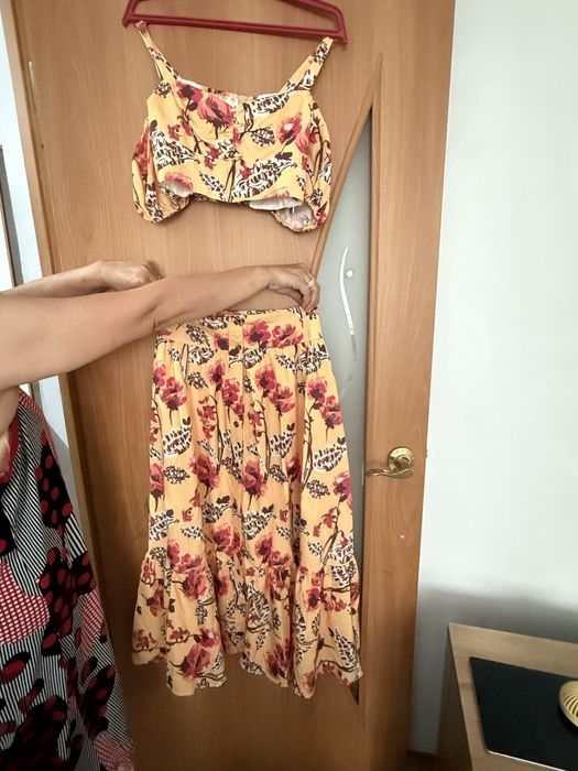 Продам платья новые