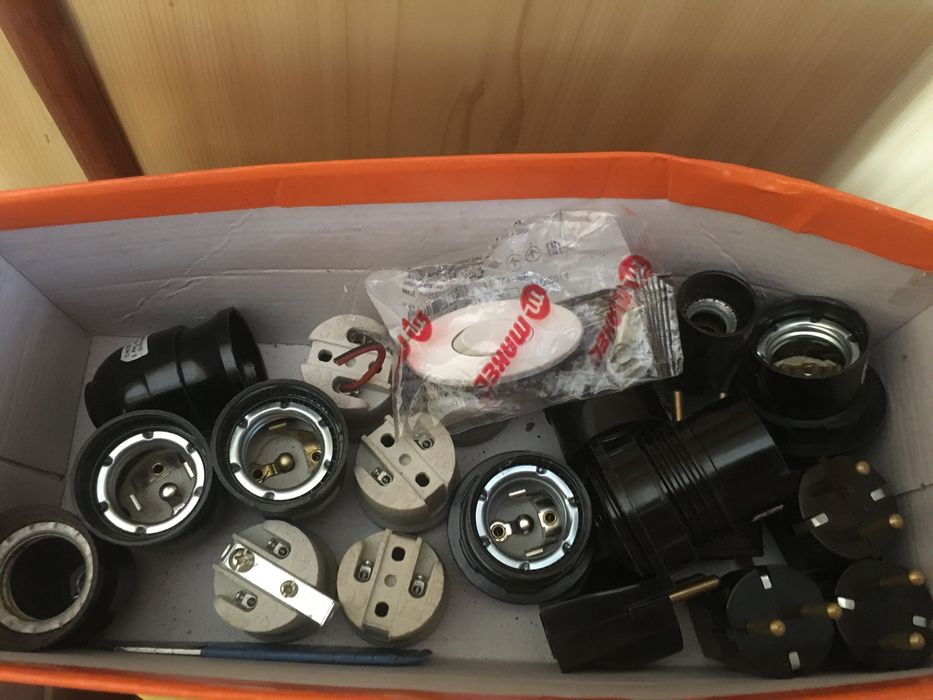 Ел части -фасунги за крушки висящи,ключове и контакти-бели