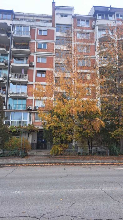 Продава се Тристаен апартамент в София, 7-ми 11-ти километър - 156 кв.м за 1853 €/кв.м - Снимка #1