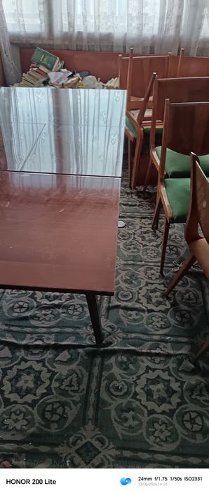 Дървена маса със 6 стола
