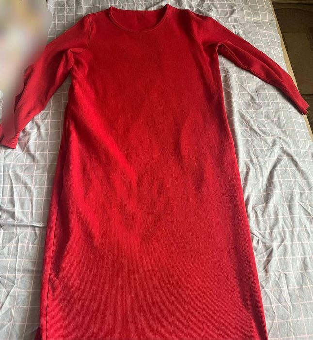 Продам платье красное