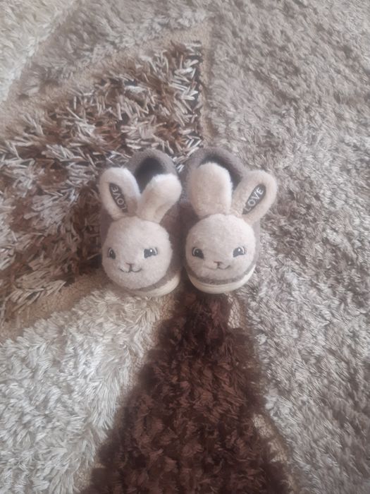 Продам обувь на девочку.