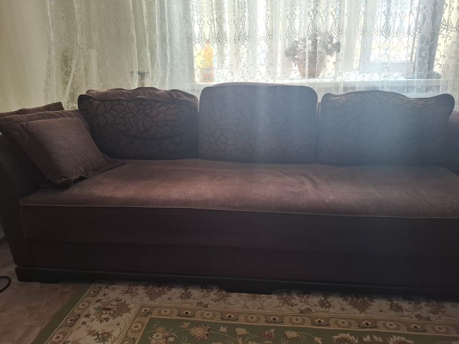 Отдам диван. Чистый. Производство Польша